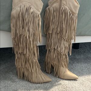 Stylish Fringe Heeled Boots in Tan